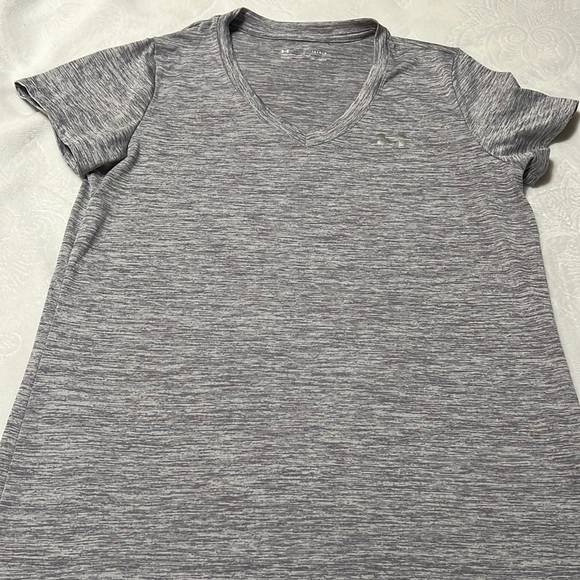 Under Armour Tops - Under Armour heatgear shirt